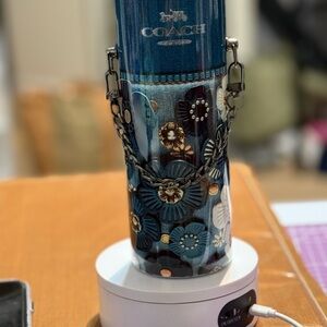 Blue flower tumbler w/chain